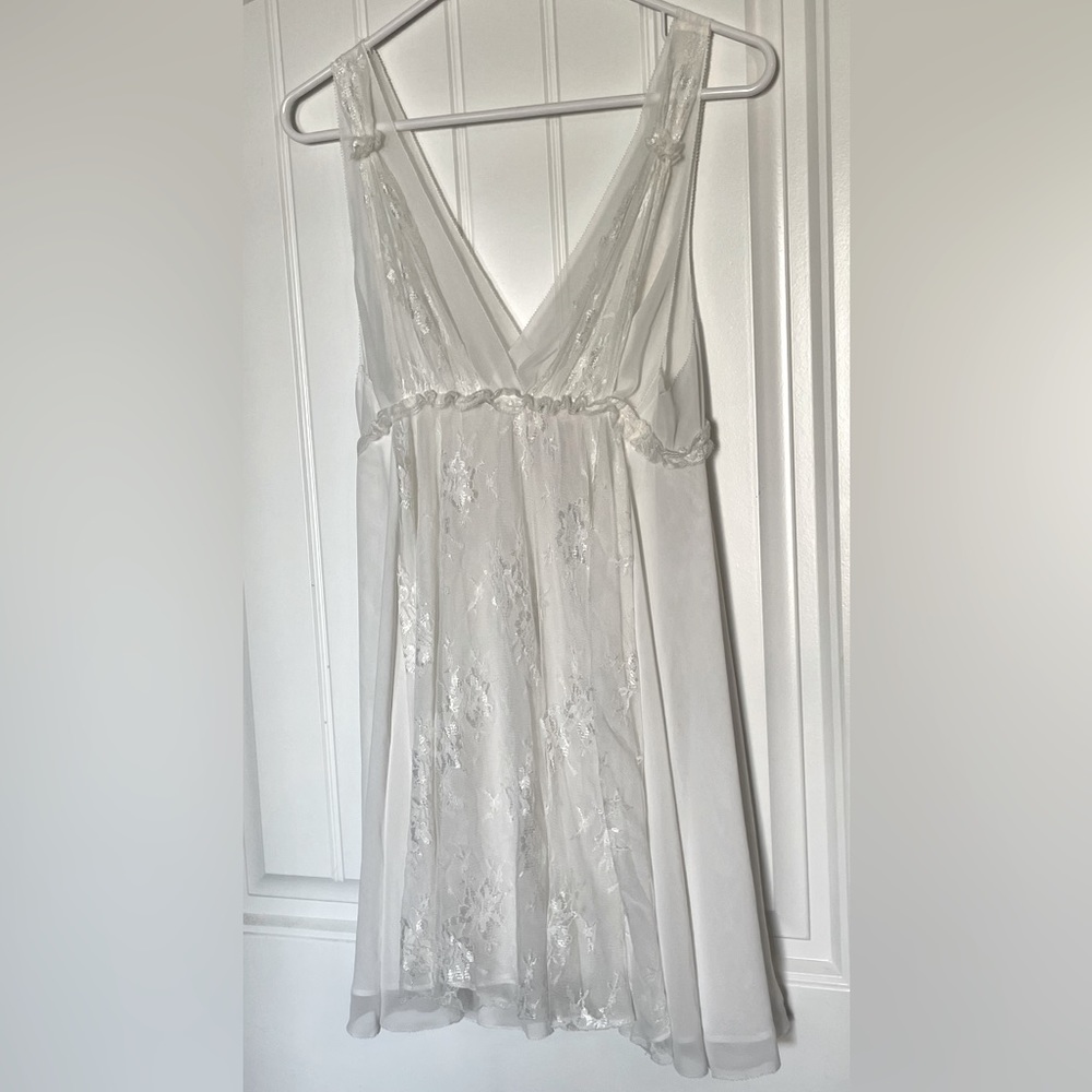 Oscar De La Renta Pink Label White Tulle Nightgown